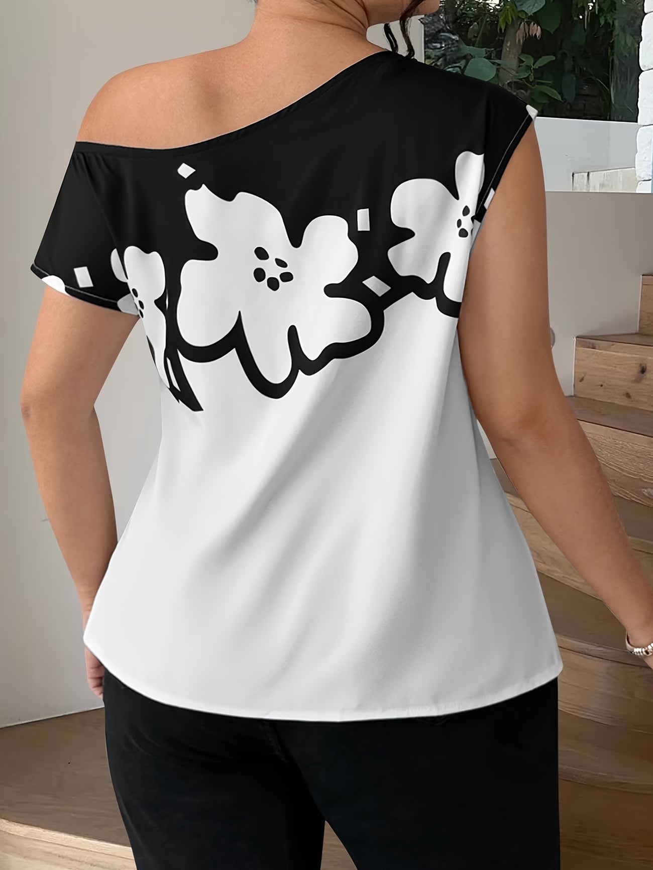 Women's French-Style Plus Size Printed Color-Block Cross-Front Top