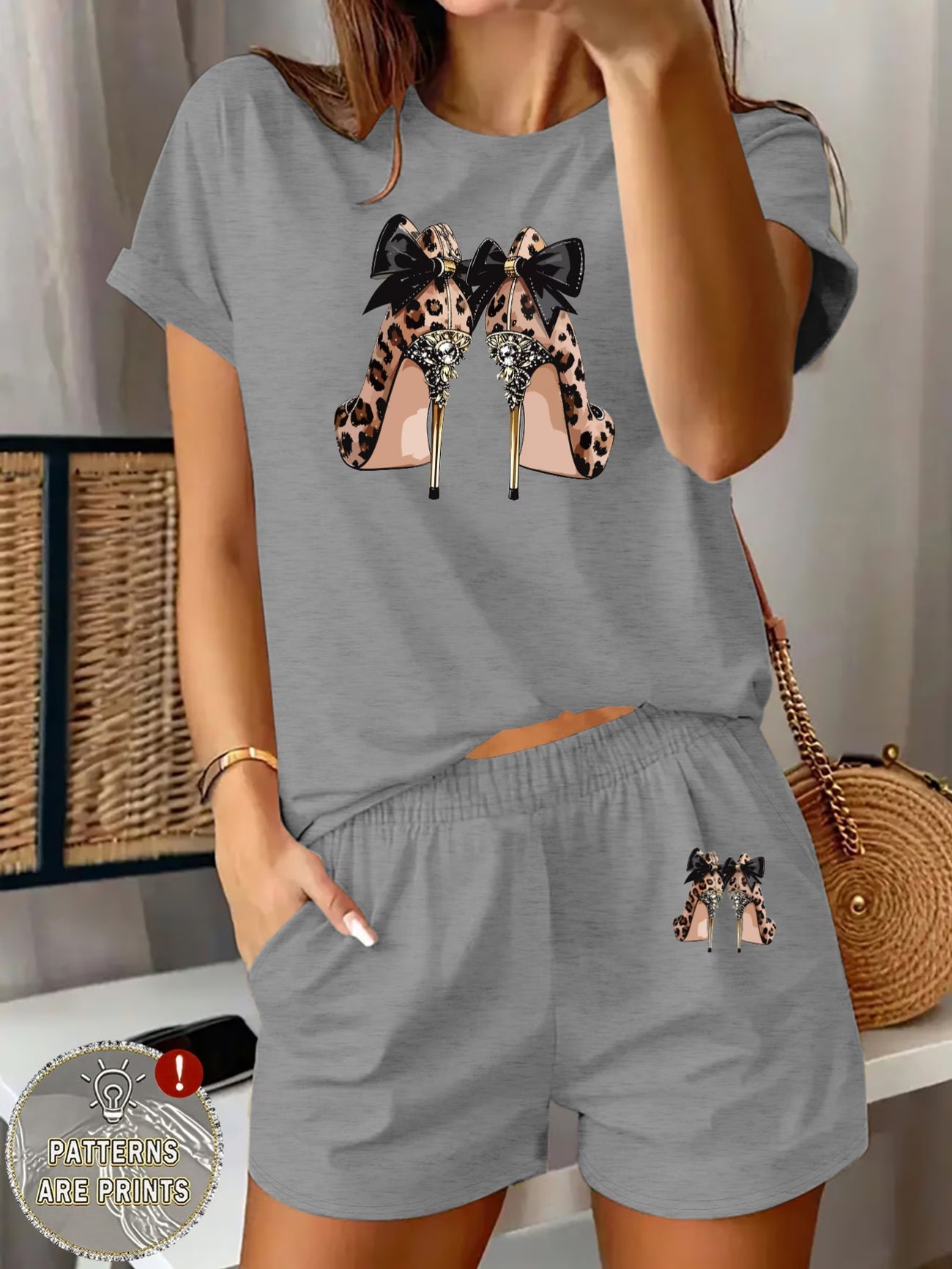 Leopard & High Heels Print Two-Piece Set – Bow & Letter Pattern Tee & High-Waist Shorts