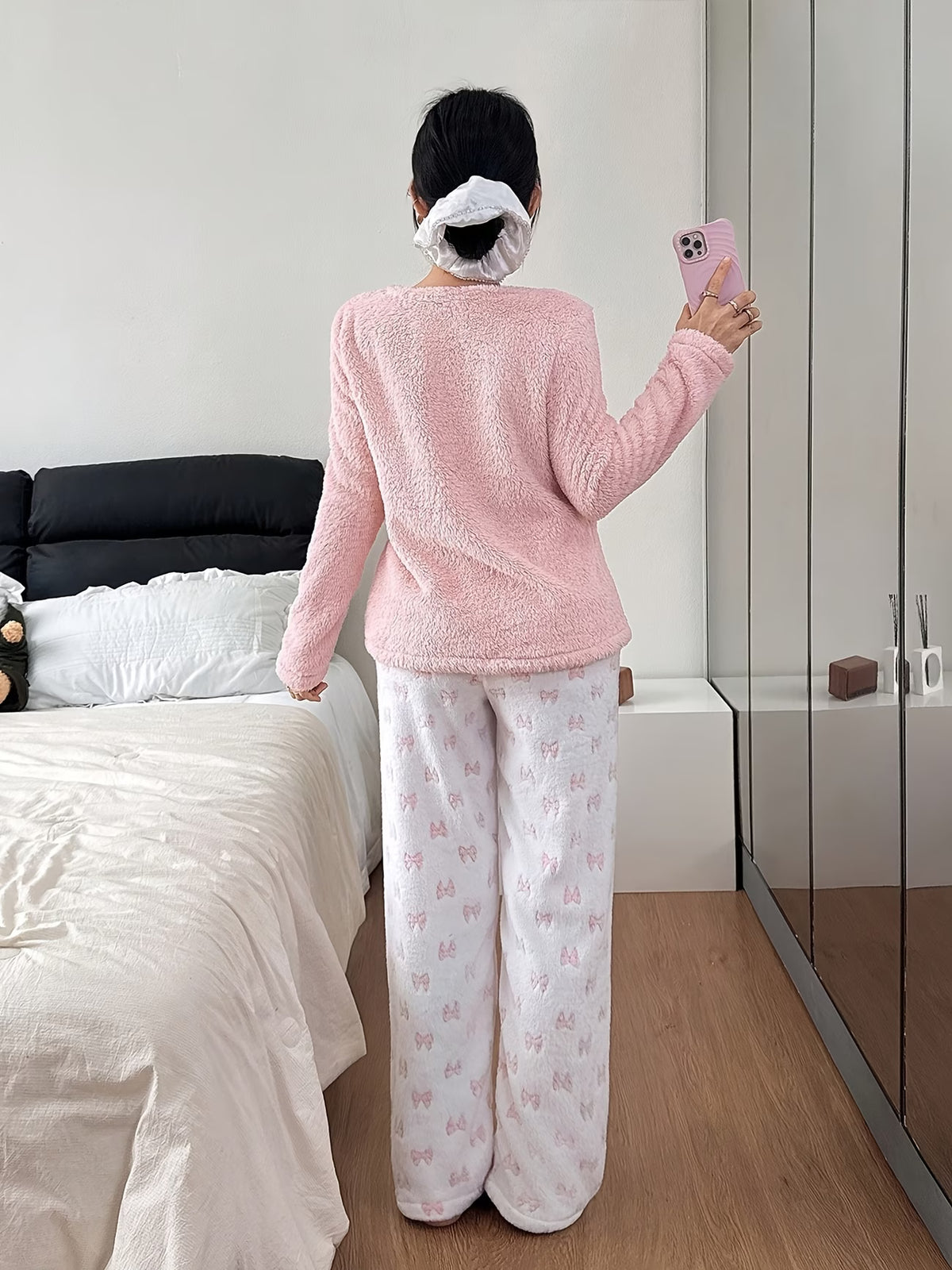 Women's Plush Fleece Bow Print Pyjama Set