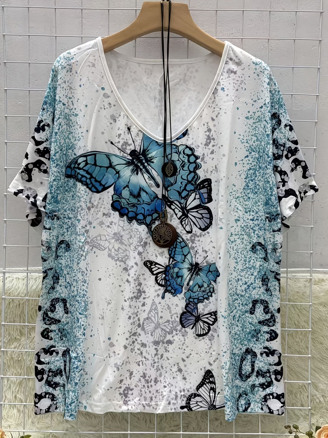 Plus Size Women's V-Neck Butterfly & Leopard Print Short Sleeve T-Shirt