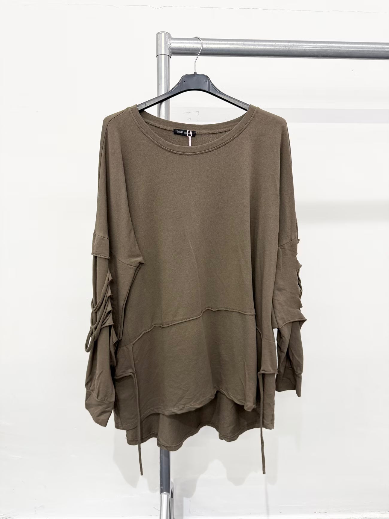 PURE STRETCHY COTTON PLUS SIZE TOP WITH DISTRESSED SLASHING SLEEVES