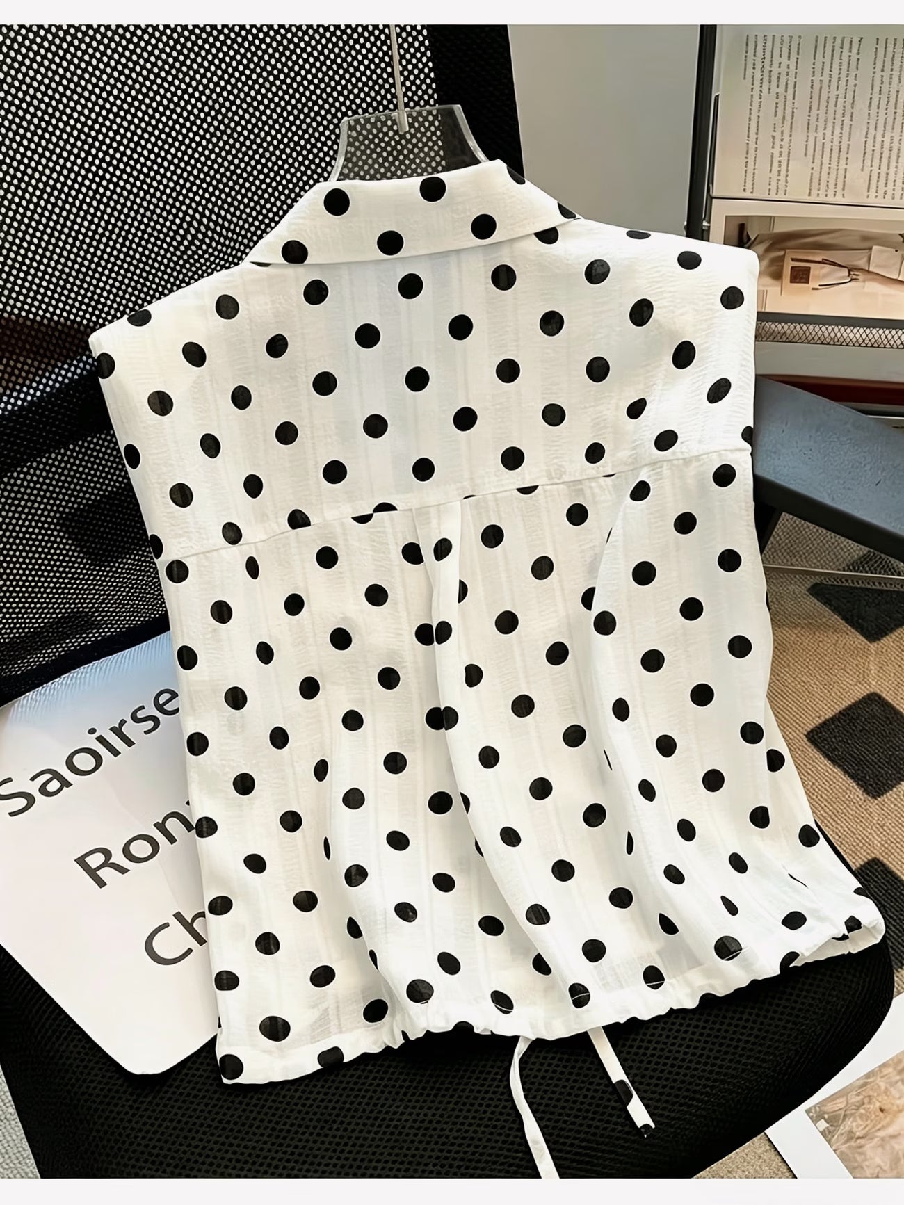 French-Style Round Polka Dot Sleeveless Shirt with Shoulder Pads