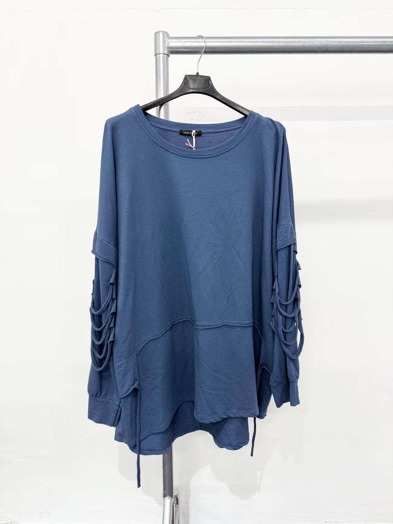 PURE STRETCHY COTTON PLUS SIZE TOP WITH DISTRESSED SLASHING SLEEVES