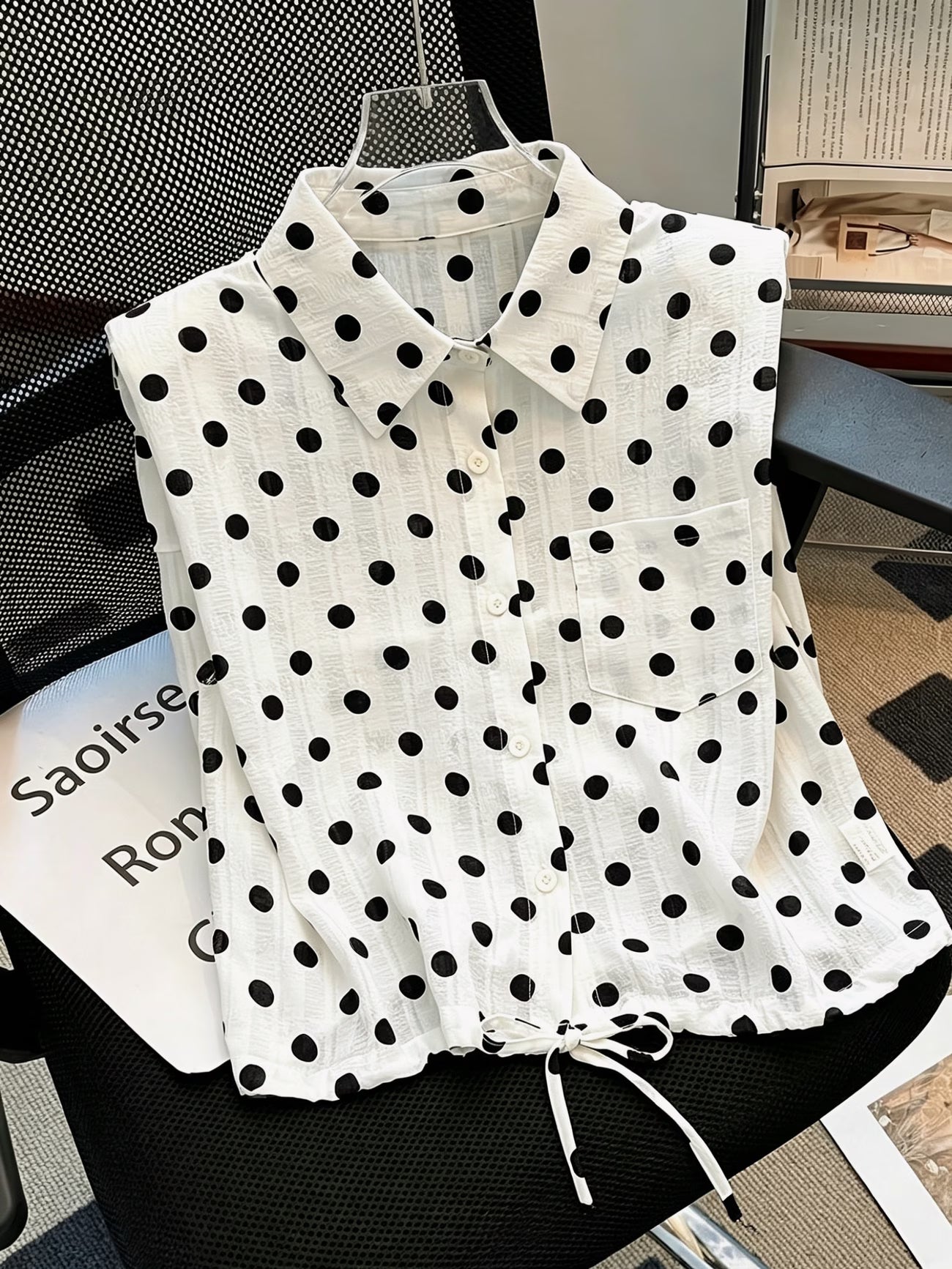 French-Style Round Polka Dot Sleeveless Shirt with Shoulder Pads