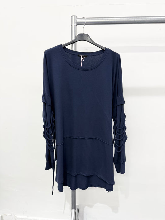 PURE STRETCHY COTTON PLUS SIZE TOP WITH DISTRESSED SLASHING SLEEVES