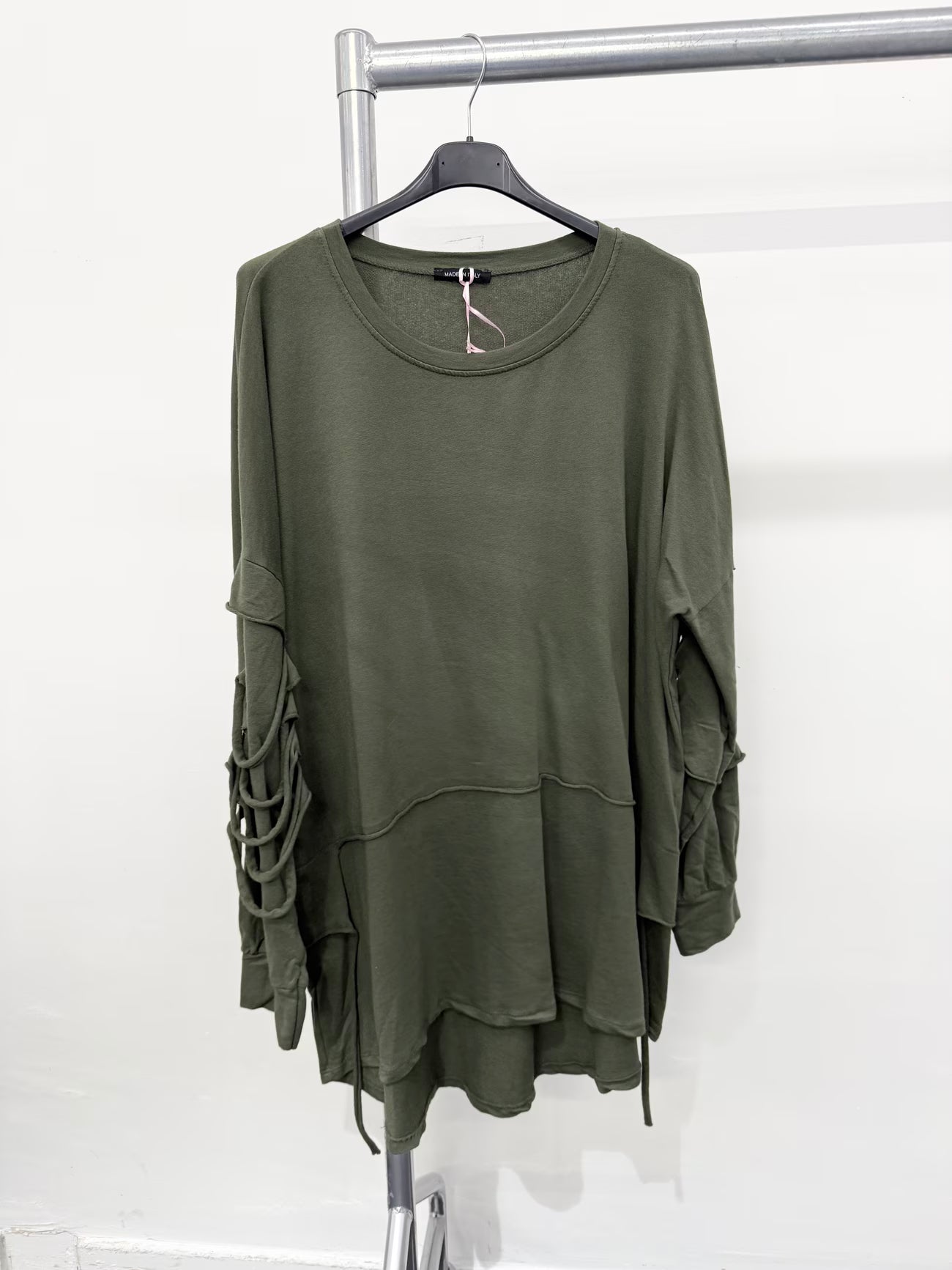 PURE STRETCHY COTTON PLUS SIZE TOP WITH DISTRESSED SLASHING SLEEVES