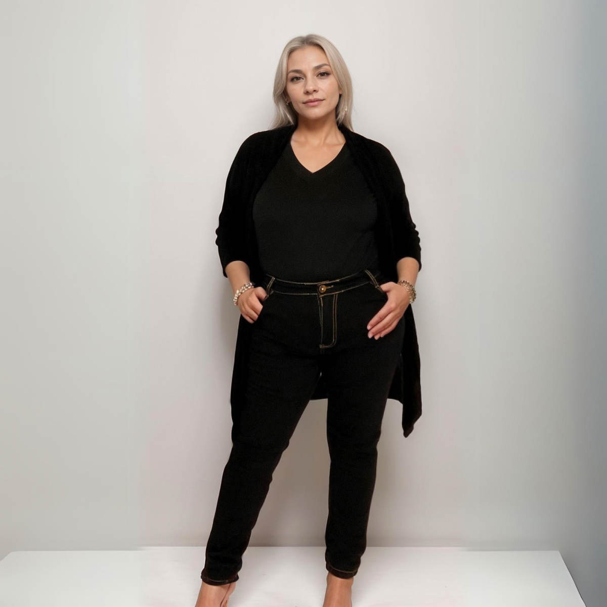 BLACK STRAIGHT CUT STRETCH JEANS