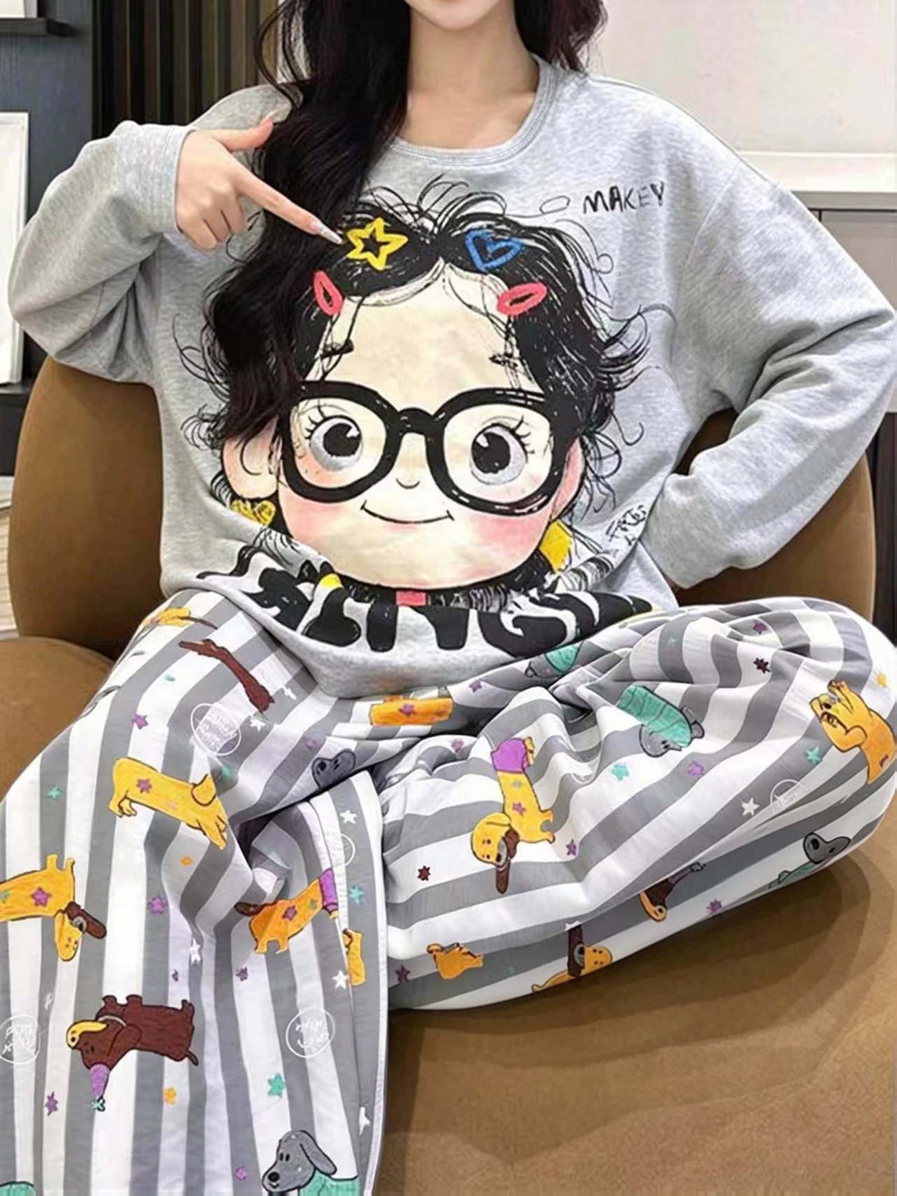 Women's Cartoon Print Lounge Set – Crew Neck Long Sleeve Top & Cuffed Ankle Pants