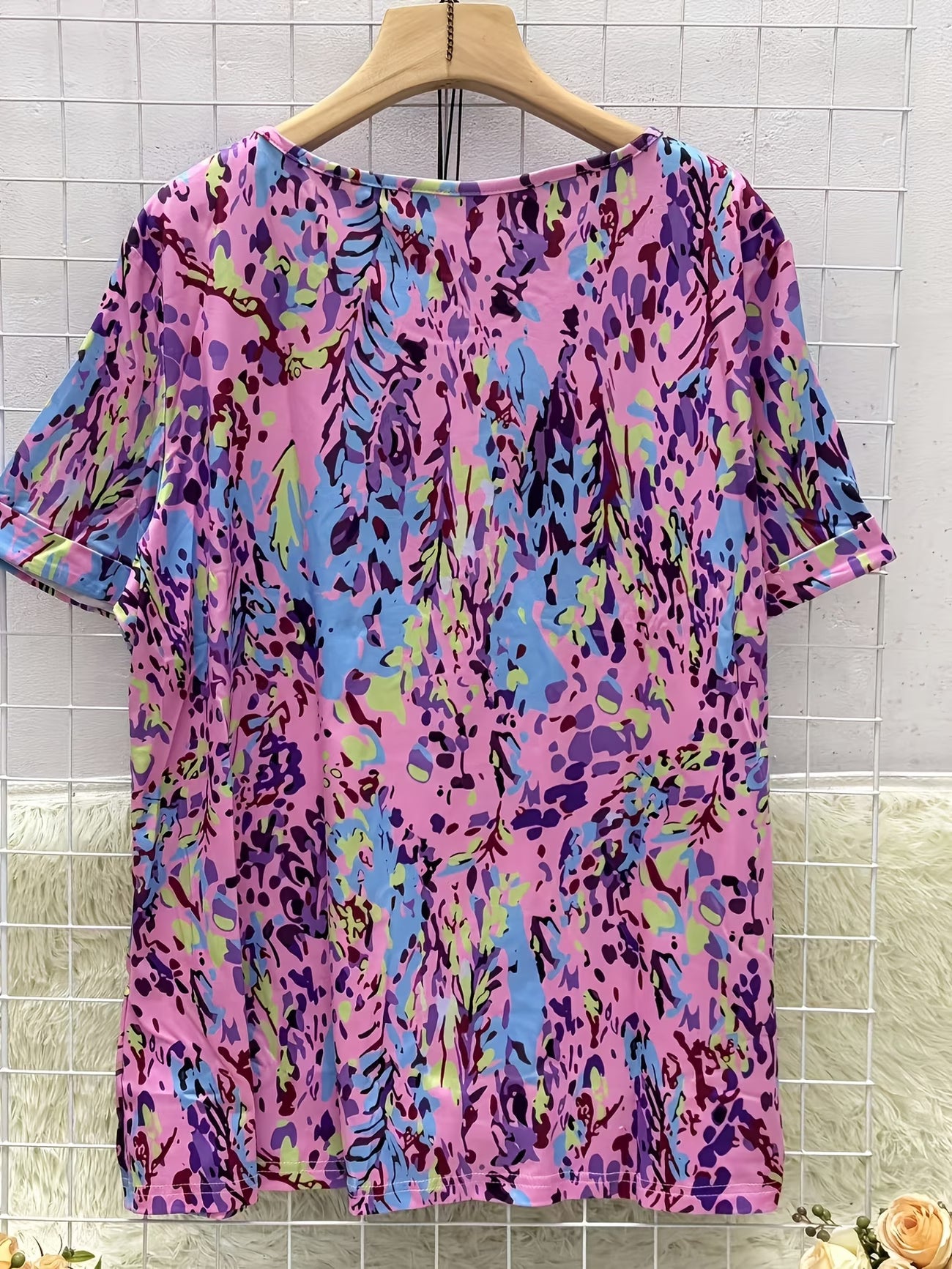 Plus Size Women's Painted Print V-Neck Short Sleeve T-Shirt