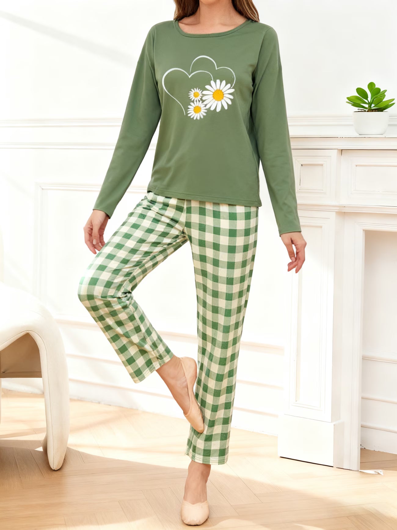 Women'S Long Sleeve Top & Heart Print Pants
