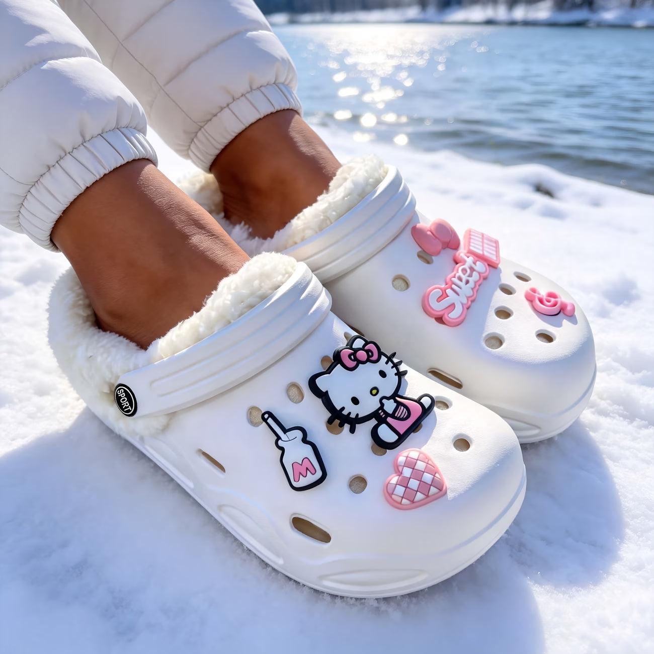 Hello Kitty Plush-Lined Clogs – Heart-Pattern, Sweet Kitty Charms & Non-Slip Sole | Autumn & Winter Slides