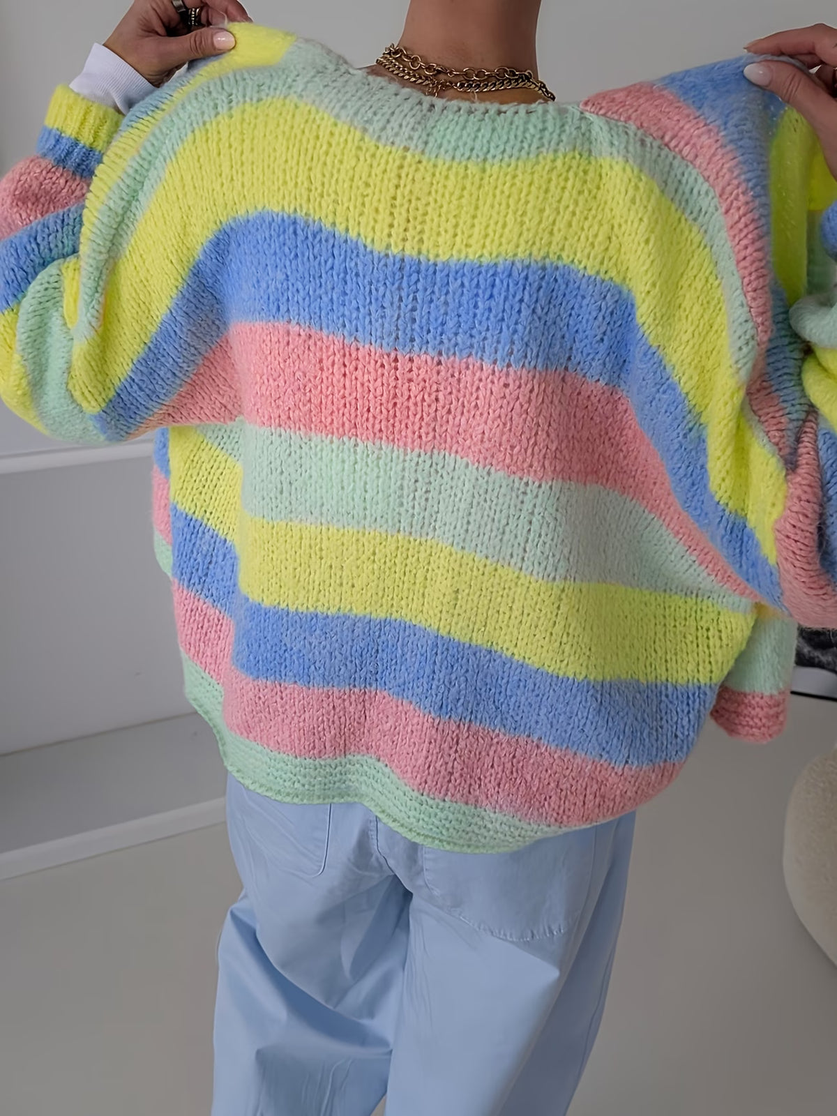 Women's Striped Plush Cropped Cardigan | V-Neck Drop-Shoulder Bubble Sleeve