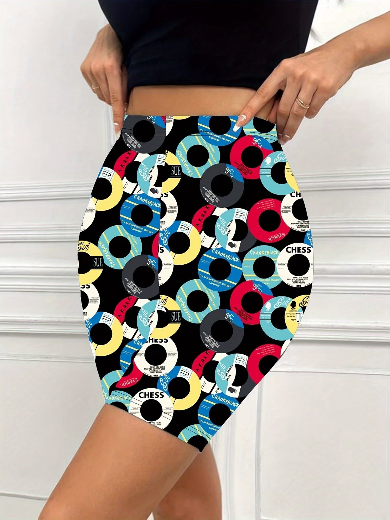 Circle Print High-Waist Shorts – Stretchy Body-Hugging Fit