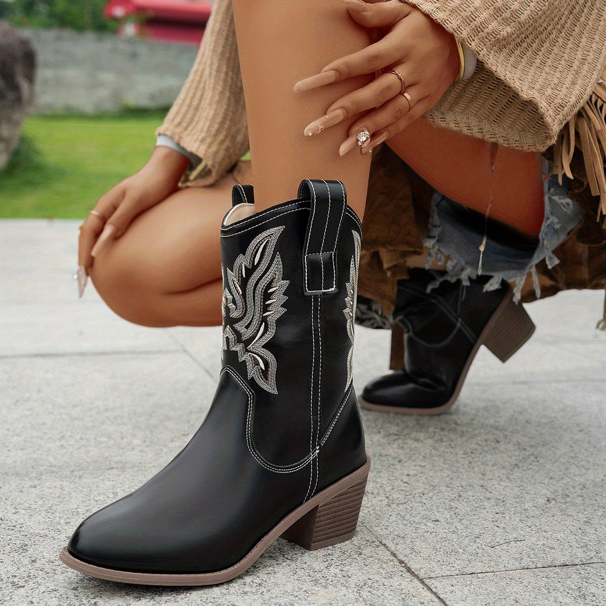 Women's Retro Western Cowboy Boots – Round Toe Chunky Heel Mid-Calf Boots