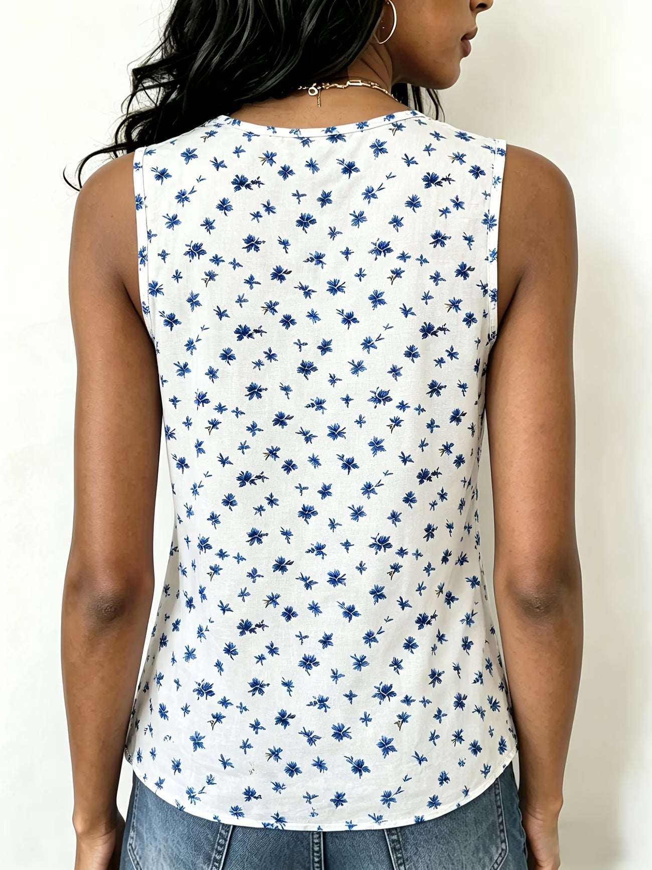 Women's Dark Floral V-Neck Sleeveless Outerwear Top — Relaxed Fit