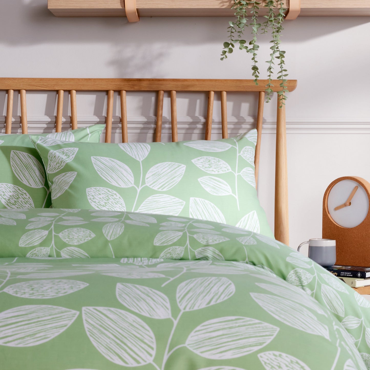 Leaf Print Reversible Cotton Rich Duvet Cover Set with Pillowcases Nature Inspired Bedding in Black and Gray